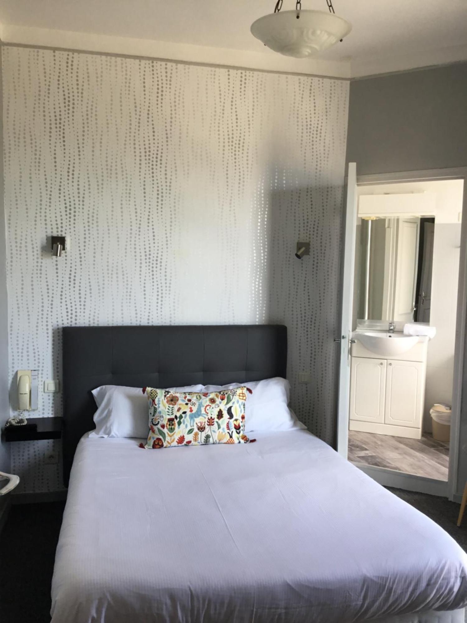 Hotel Le Pont Napoleon La Celle-sous-Gouzon Bagian luar foto